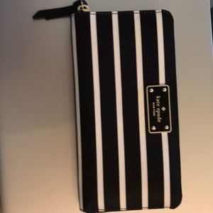 Kate Spade Wallet. Brand new.